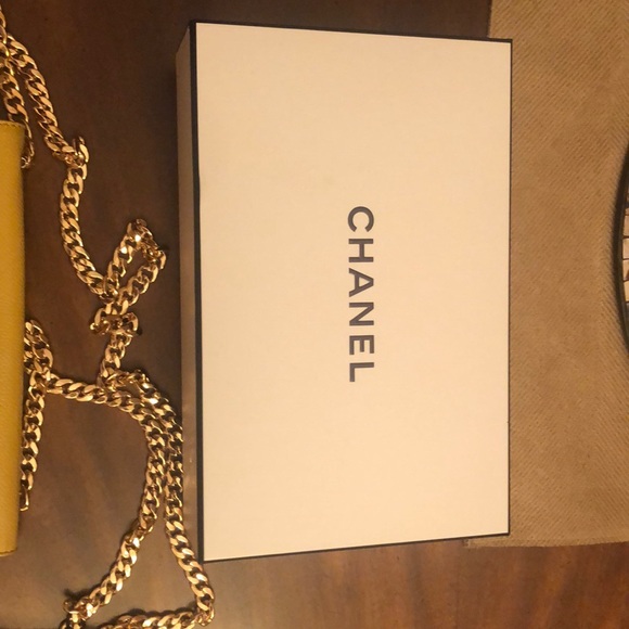 Authentic Chanel Crossbody with chain - Picture 4 of 7